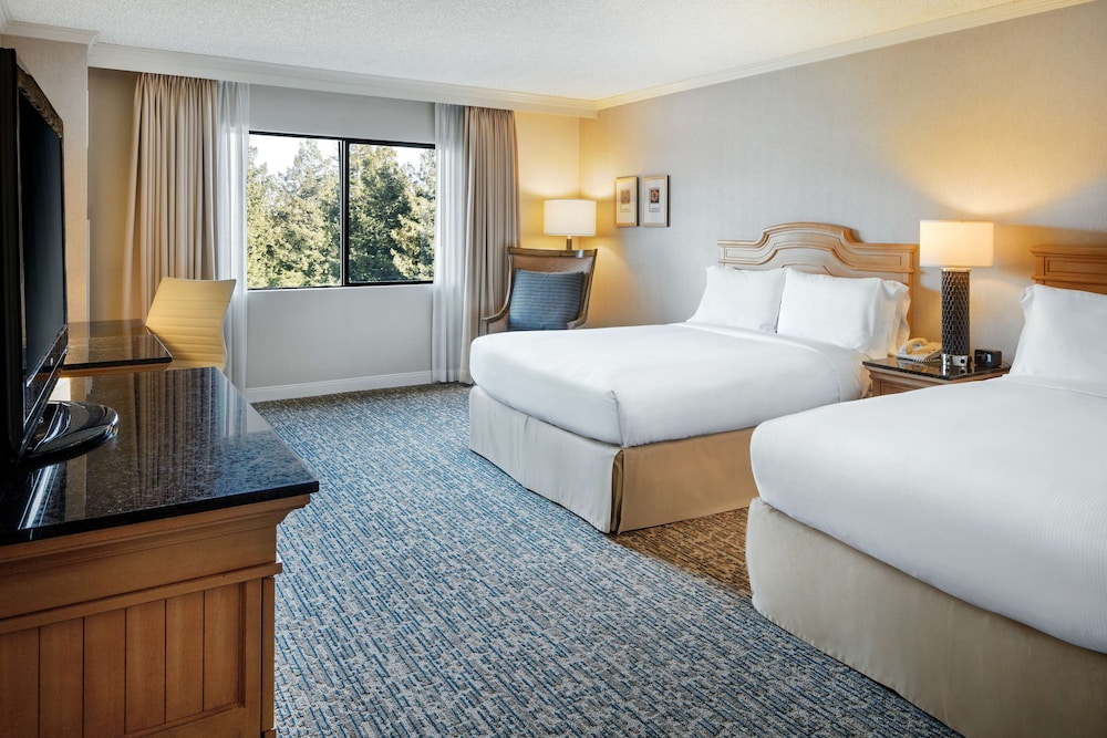 غرفة بسريرين كوين بإطلالة على الفناء، Doubletree By Hilton Sonoma Wine Country 2/10