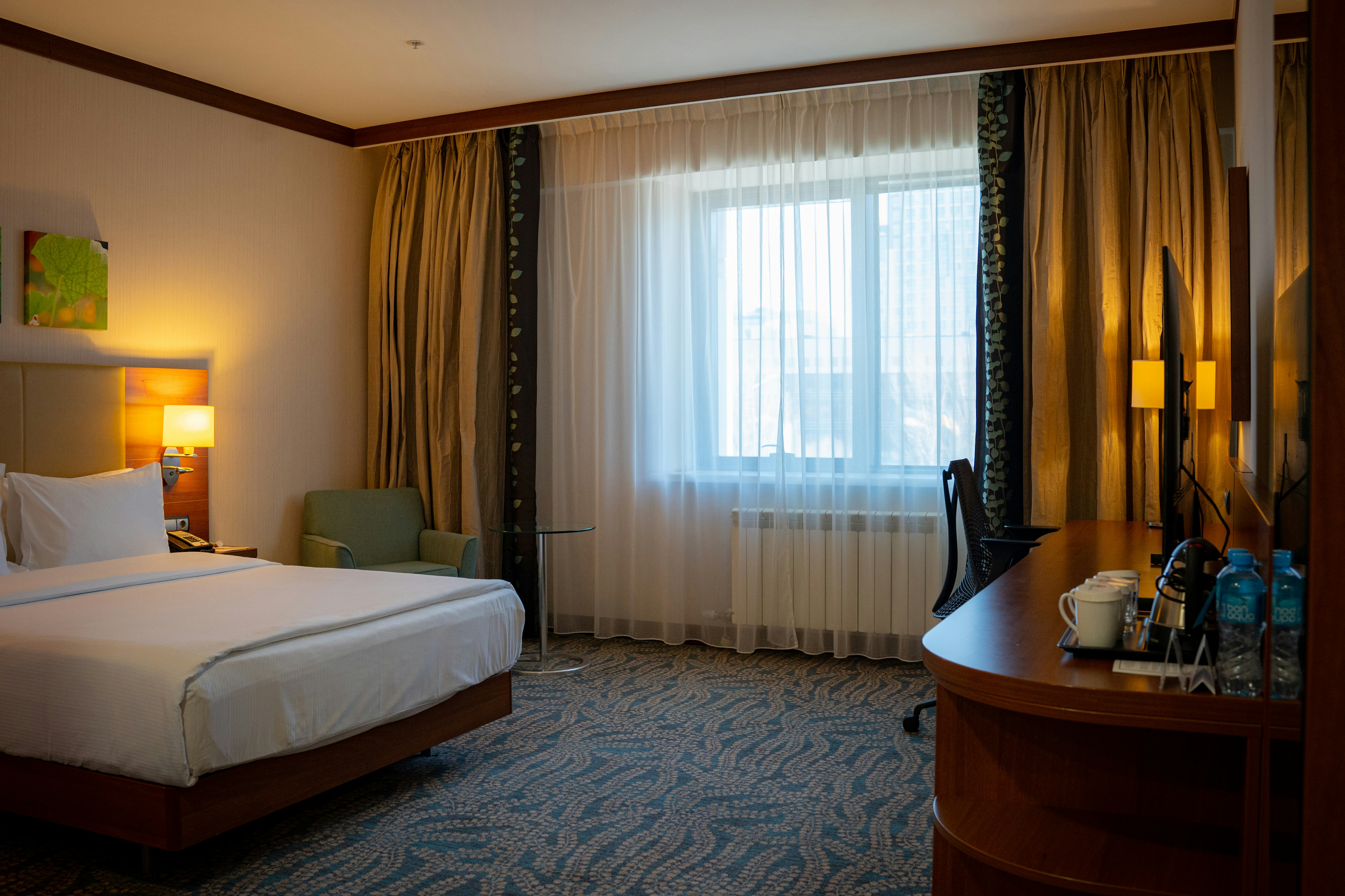DELUXE, QUEEN BED