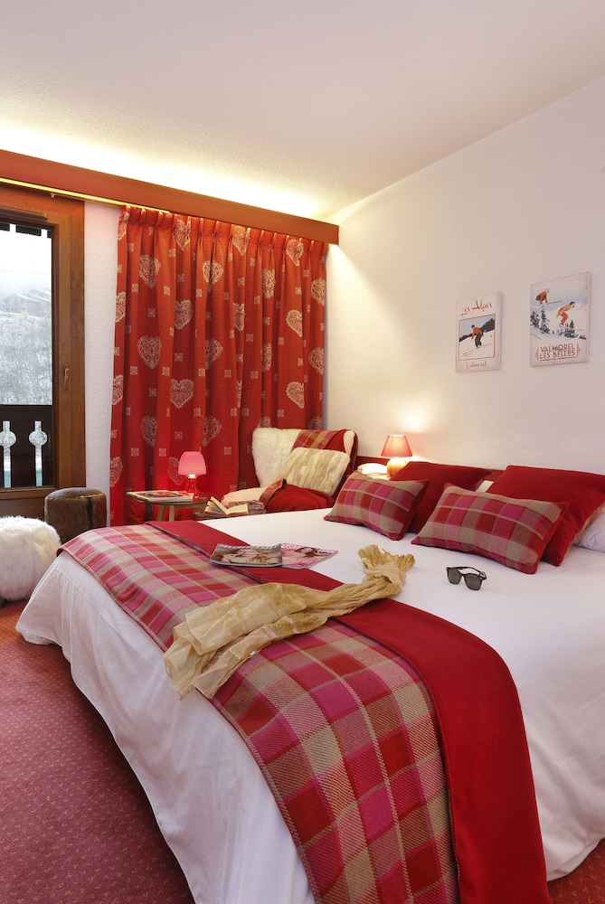 Hotel du Bourg 12/50