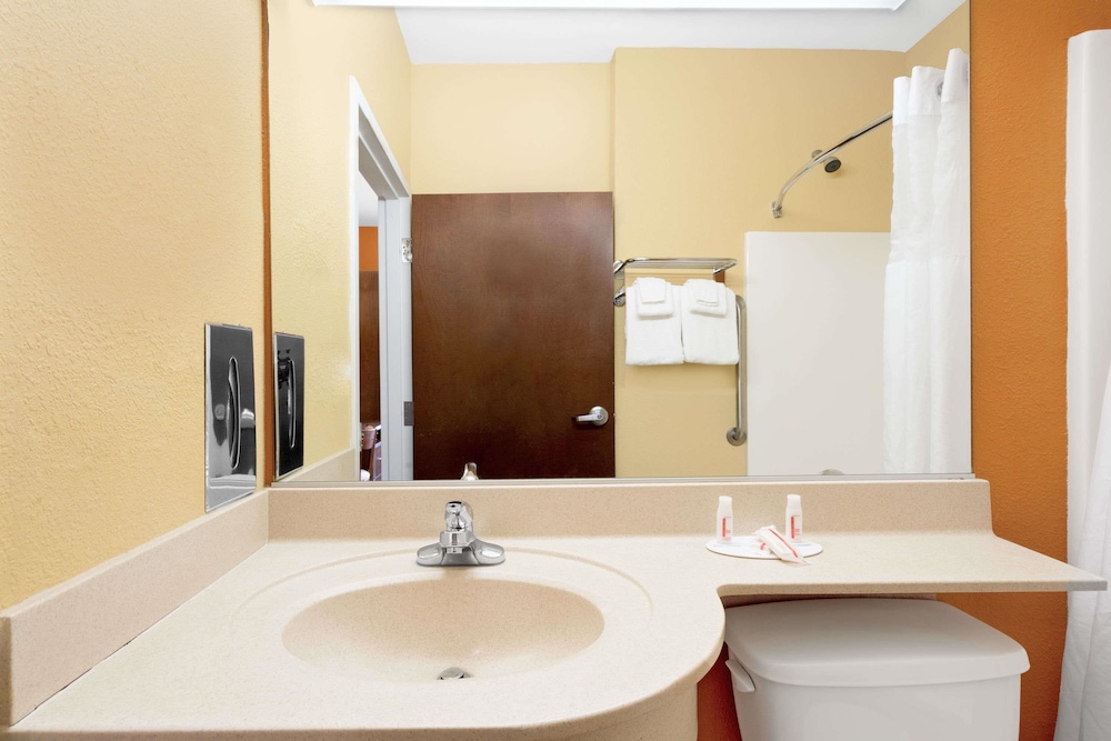 Microtel Inn Suites By Wyndham Greenville University Med 23/44