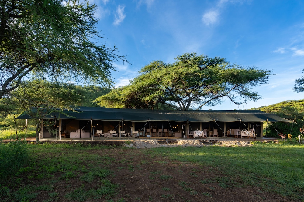 Serengeti Sametu Camp by Karibu Camps & Lodges 50/50
