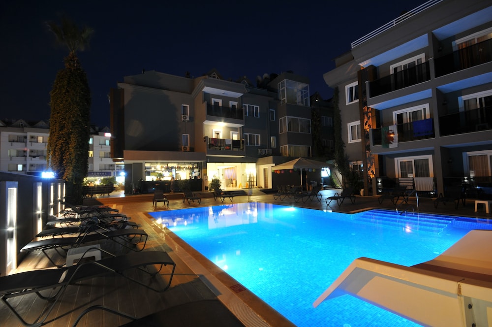 Isla Suite Hotel 40/46