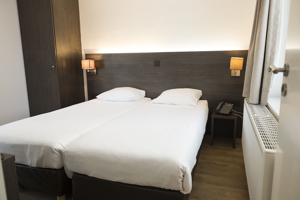 Standard, Twin Beds