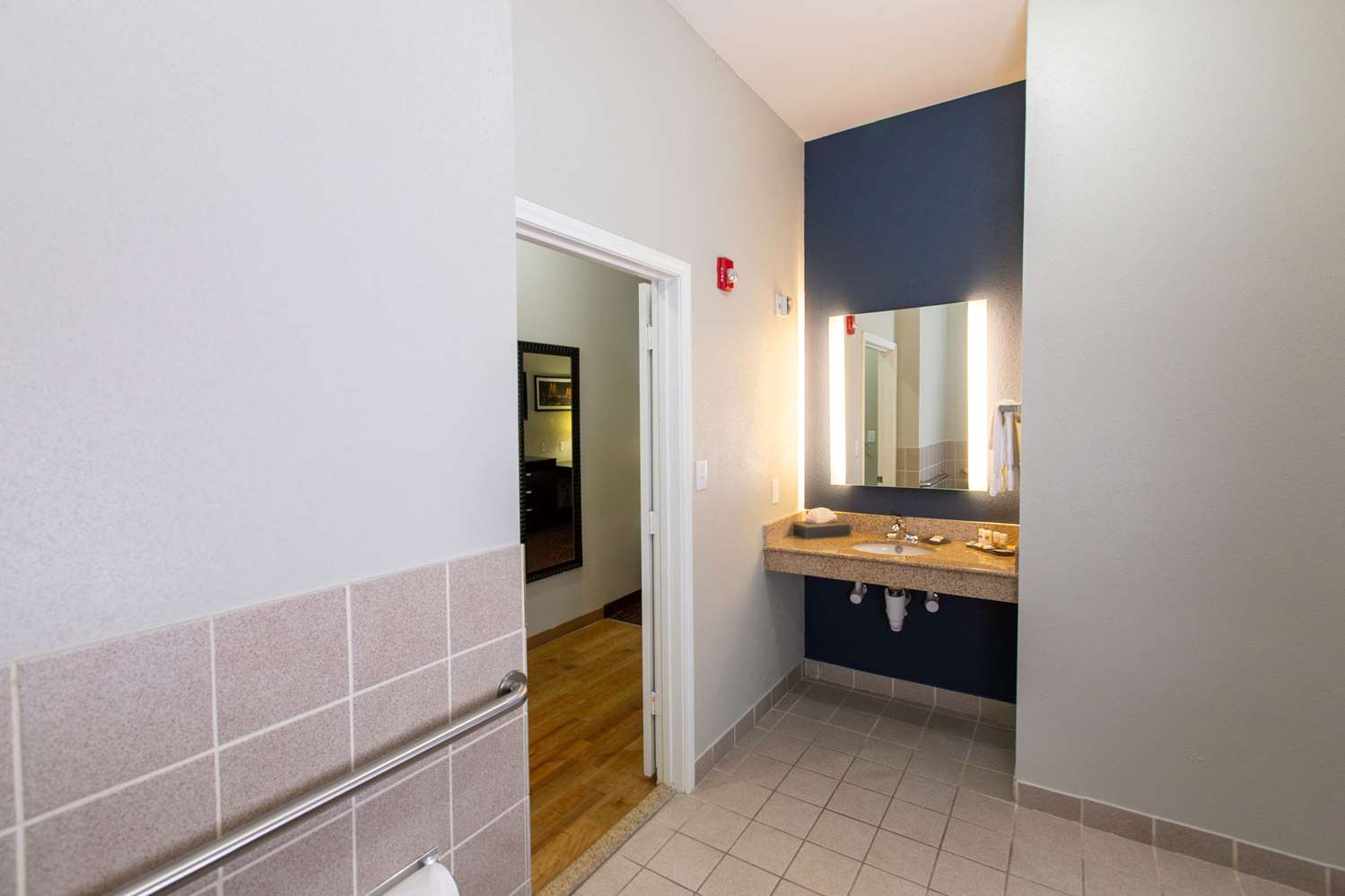 La Quinta Inn & Suites by Wyndham Houston East at Normandy 14/63