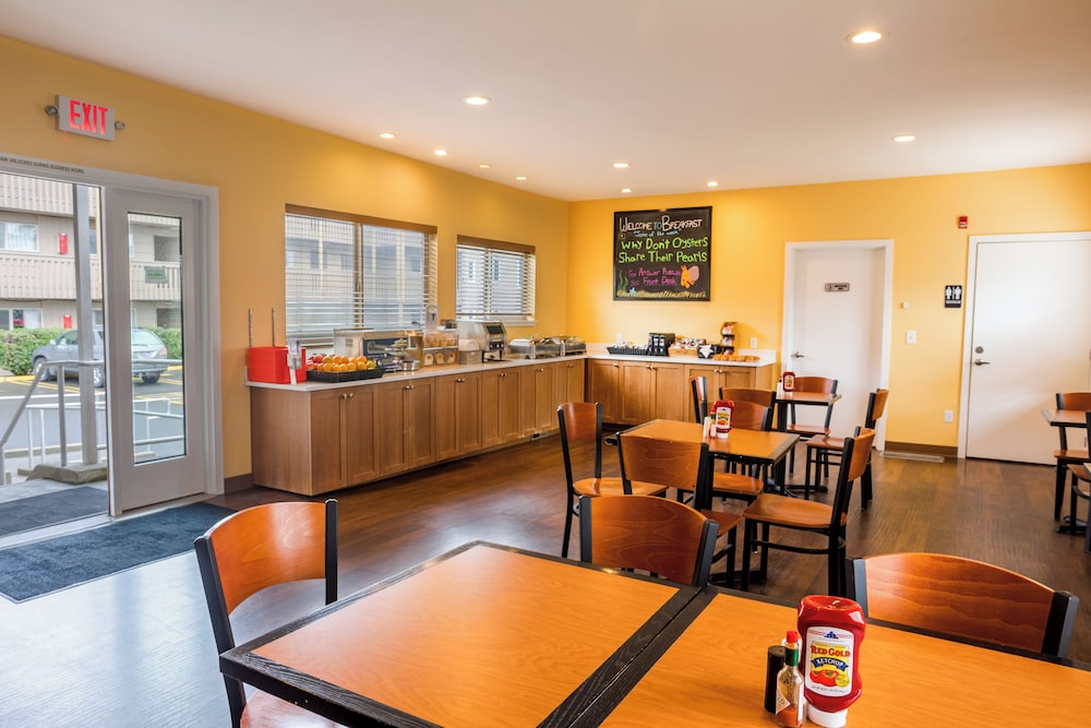 Ebb Tide Oceanfront Inn 56/73