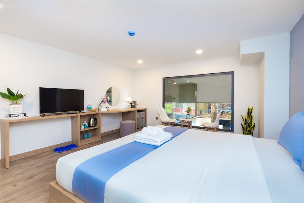 SAZI Resin Hotel - Free Nails/HairWash 15/50