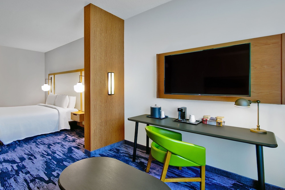 Fairfield Inn & Suites by Marriott Orlando at Flamingo Crossings Town Center 33/41
