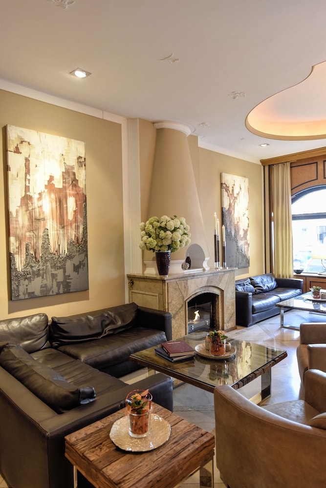 HOTEL COELLNER HOF 18/24