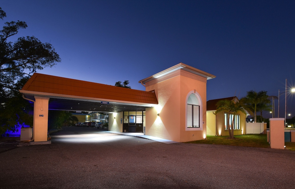 Golden Host Resort 4/63