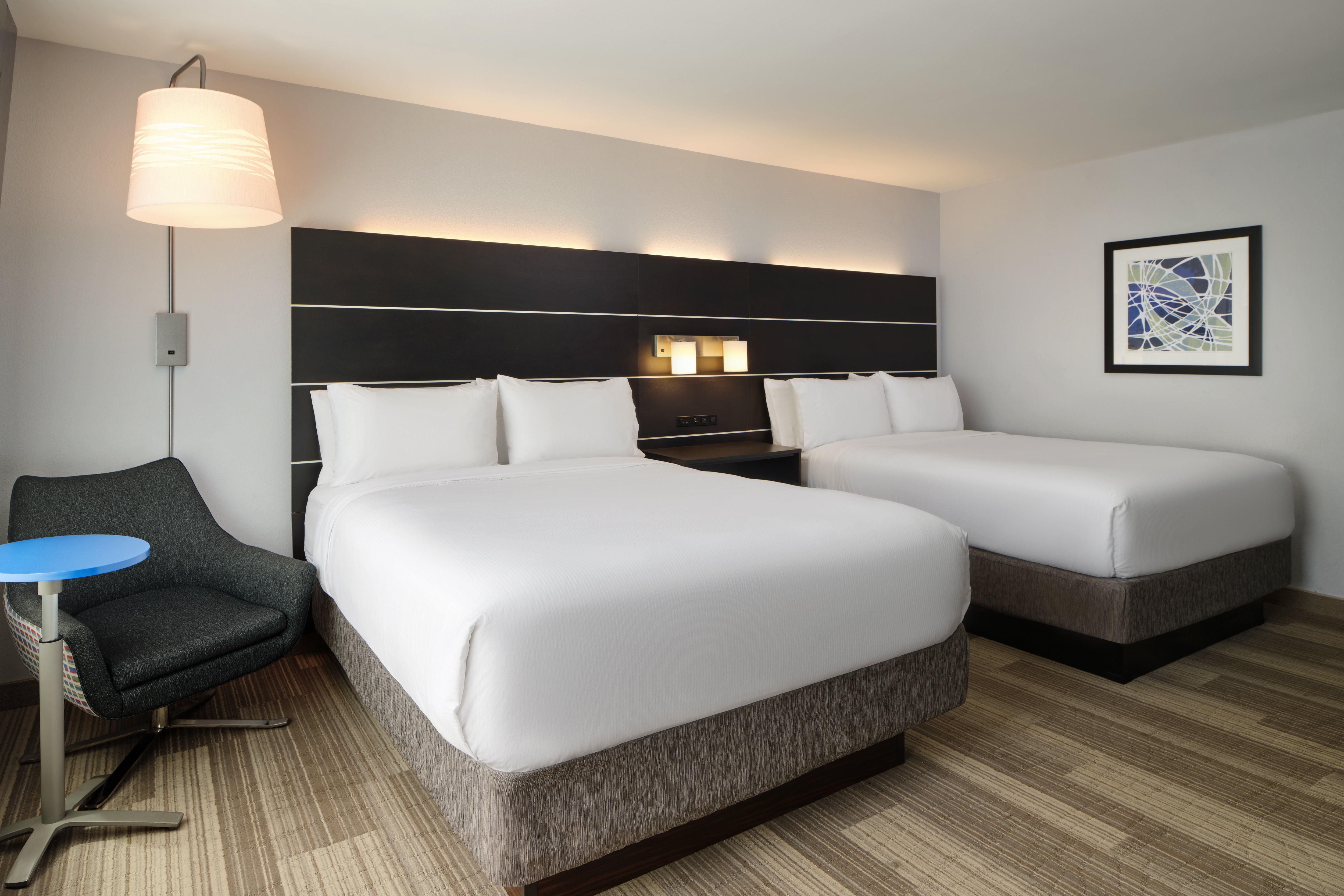 Holiday Inn Express and Suites Brunswick 20/48