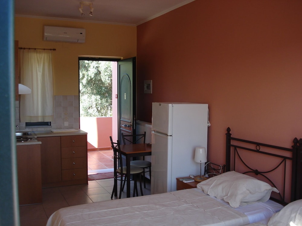 Ionian Breeze Studios 25/30