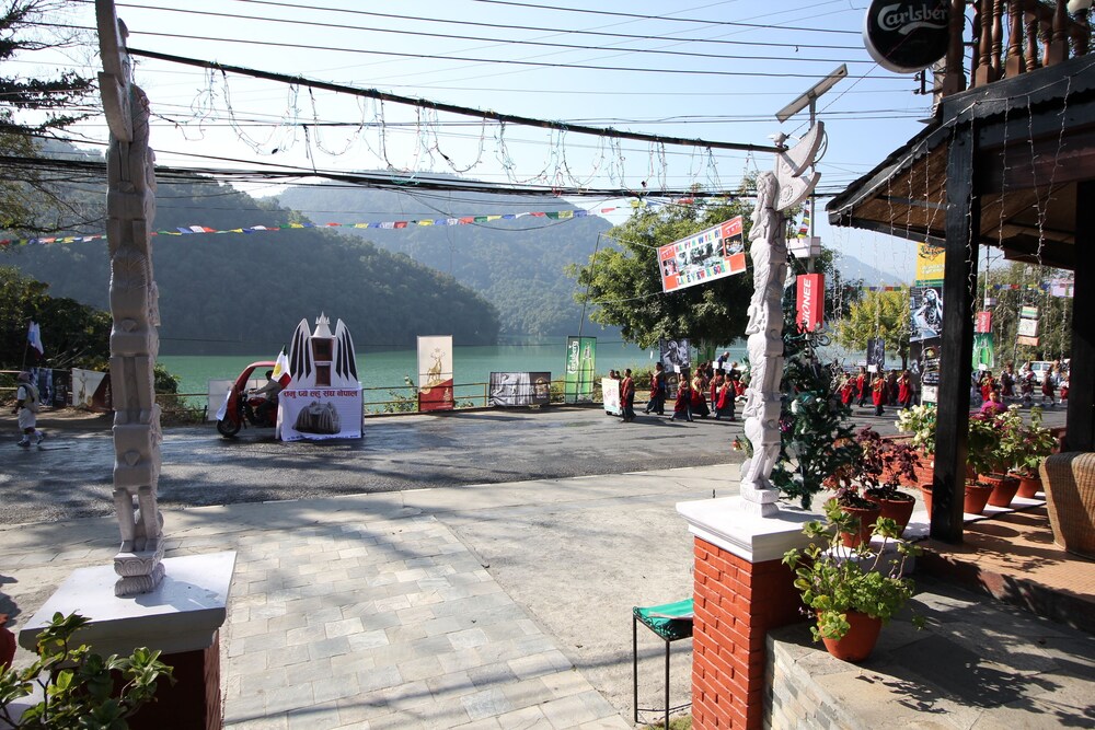 Lake View Resort 40/50