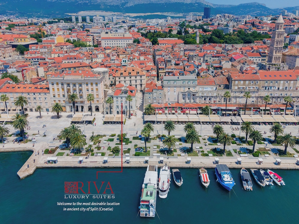 Riva Luxury Suites 45/50