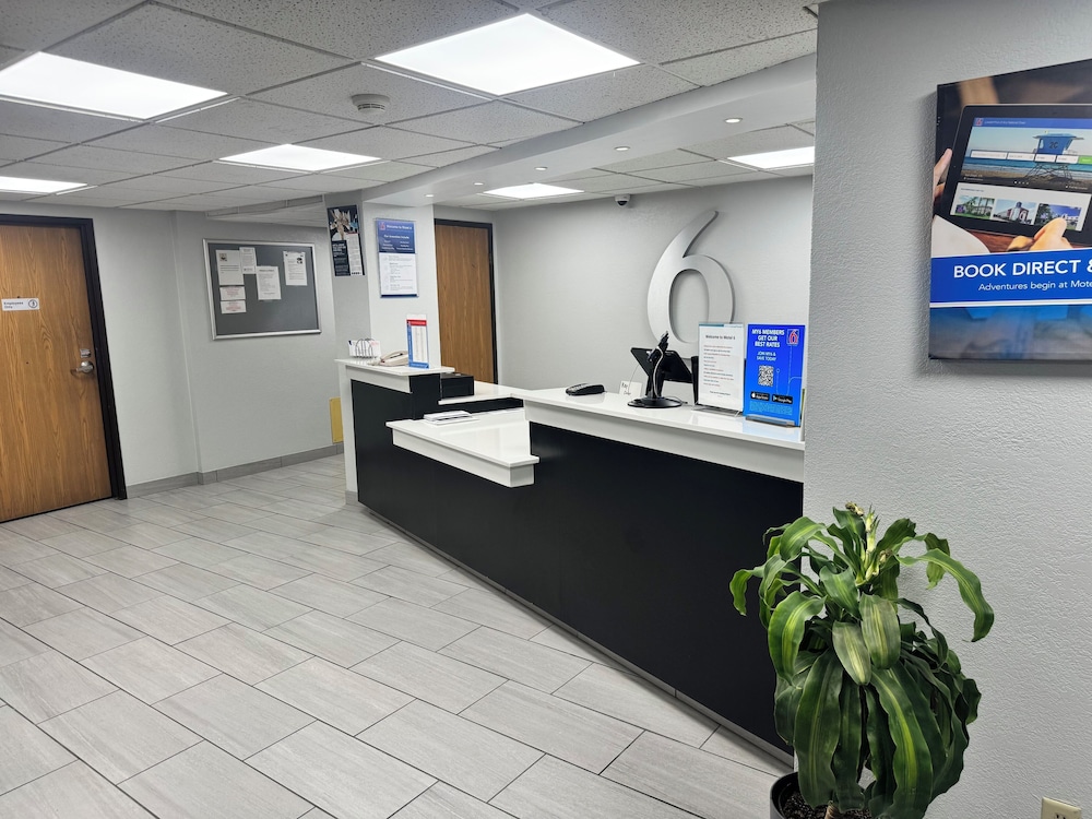 Lobby at Motel6 Eau Claire, WI, EAU CLAIRE - WI