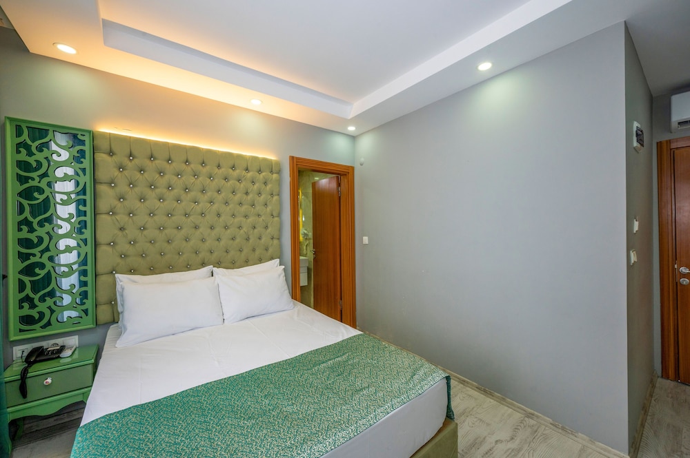 DELUXE, DOUBLE BED
