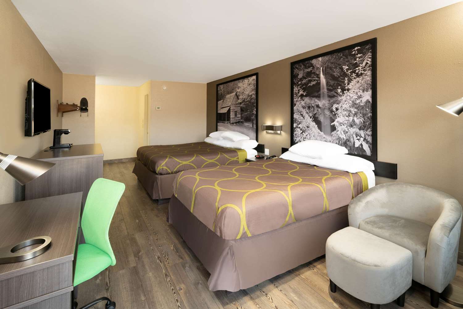 Super 8 by Wyndham Cleveland TN 22/36