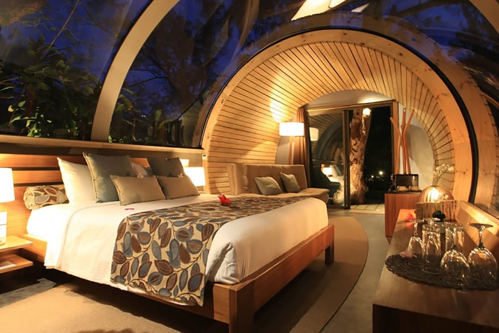 Lake, Queen Bed, Sofa