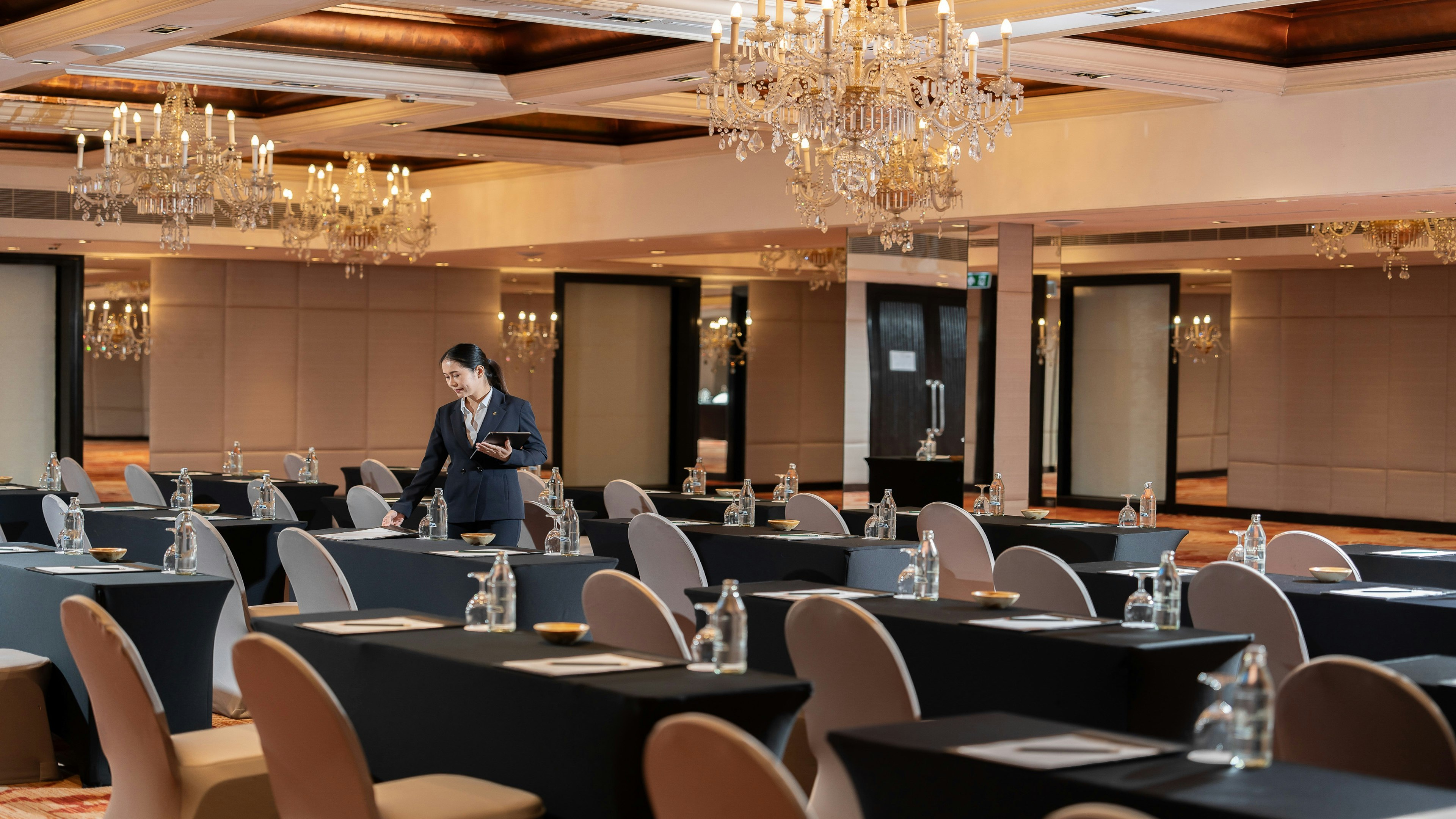 Holiday Inn Bangkok Silom 63/74
