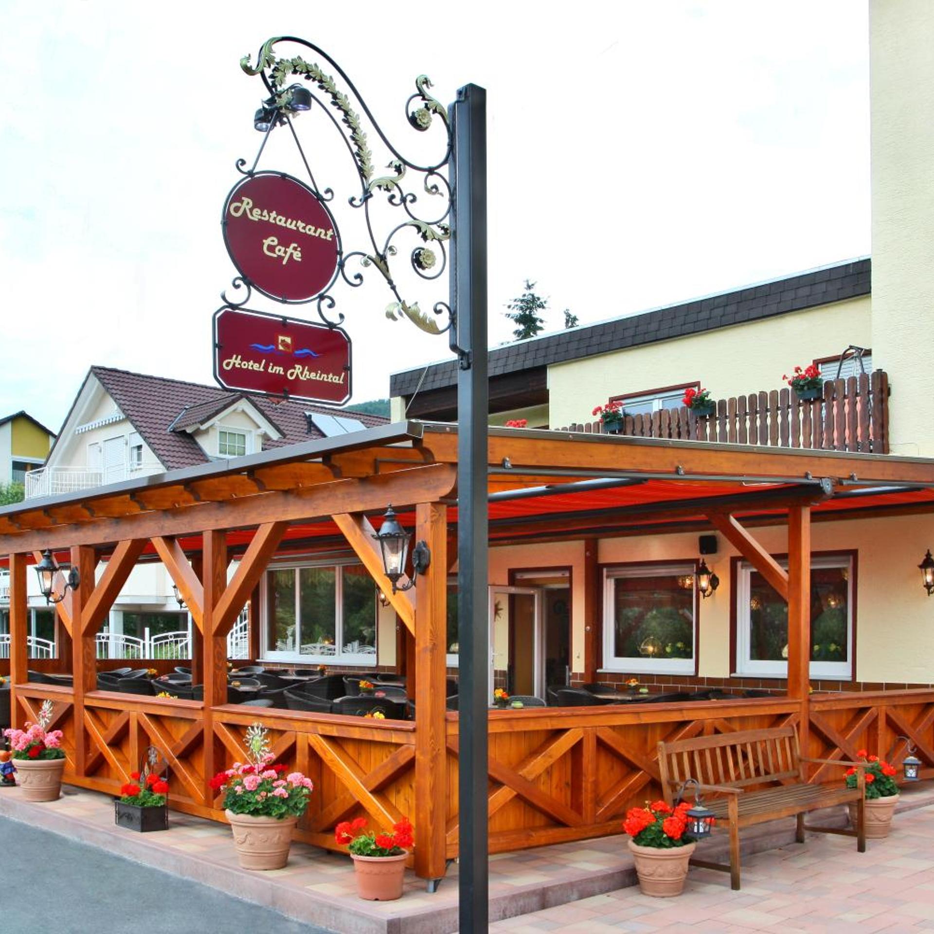 Hotel im Rheintal 4/57
