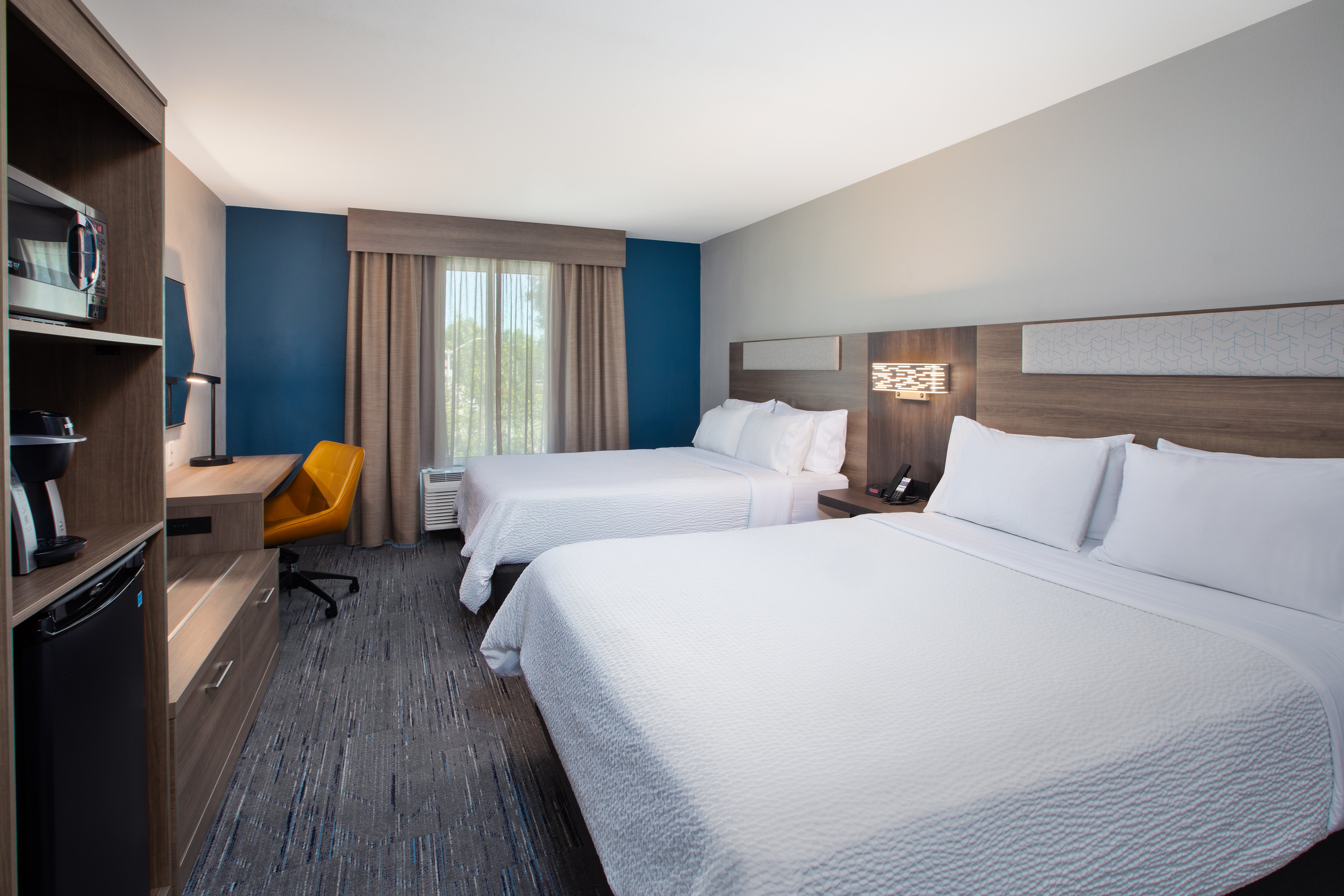 Holiday Inn Express Hotel & Suites I-26 & Us 29 At Westgate Mall 32/75