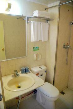 Lavande Hotel (Qingdao North Railway Station Siliu South Road) 43/49