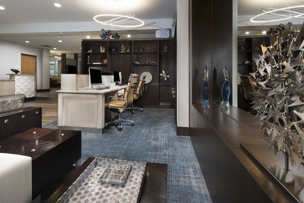 Holiday Inn And Suites Arden Asheville Airport 11/51