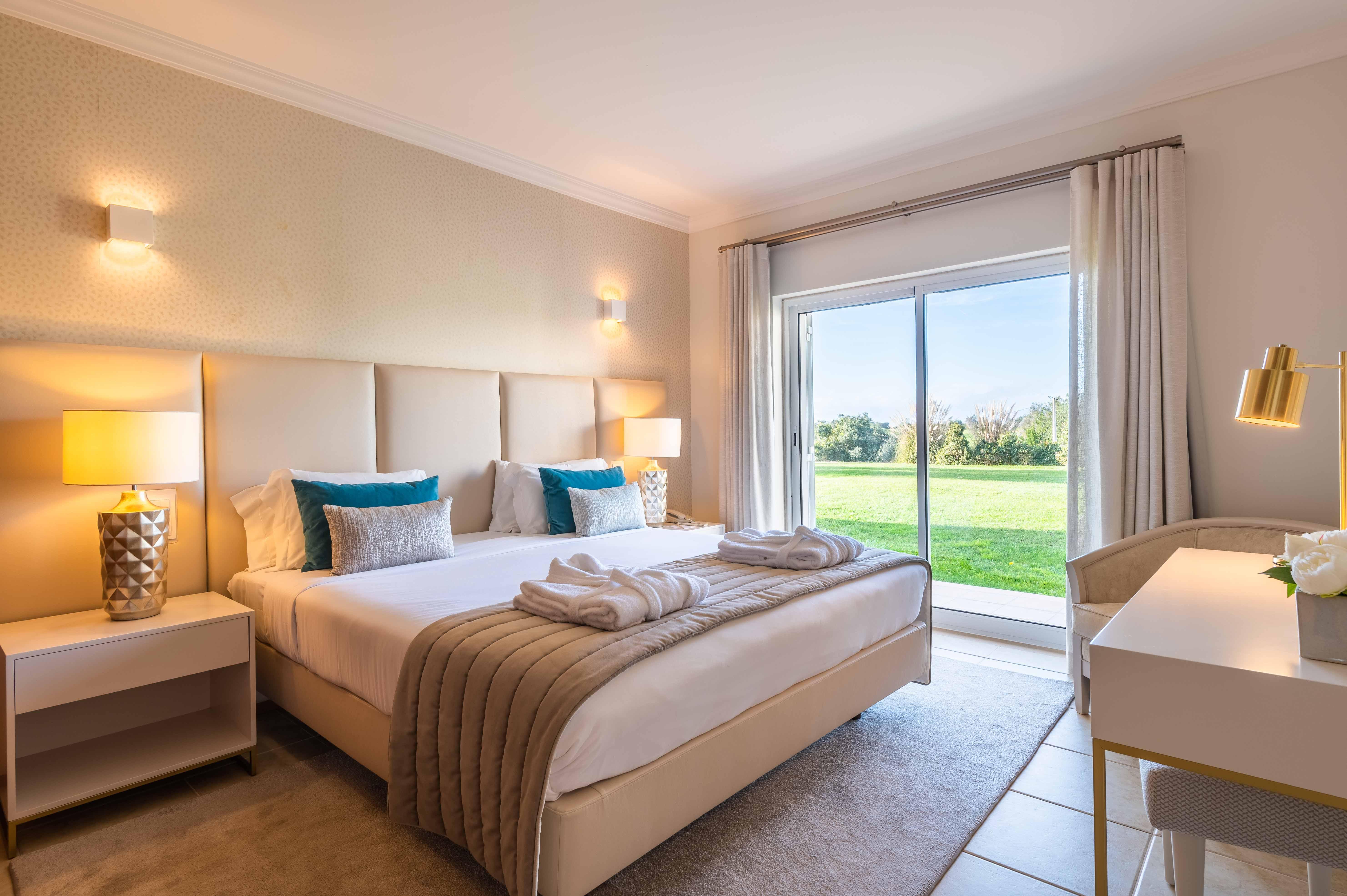 2 Bedrooms, Deluxe, Apartment, Garden View, Balcony or Terrace