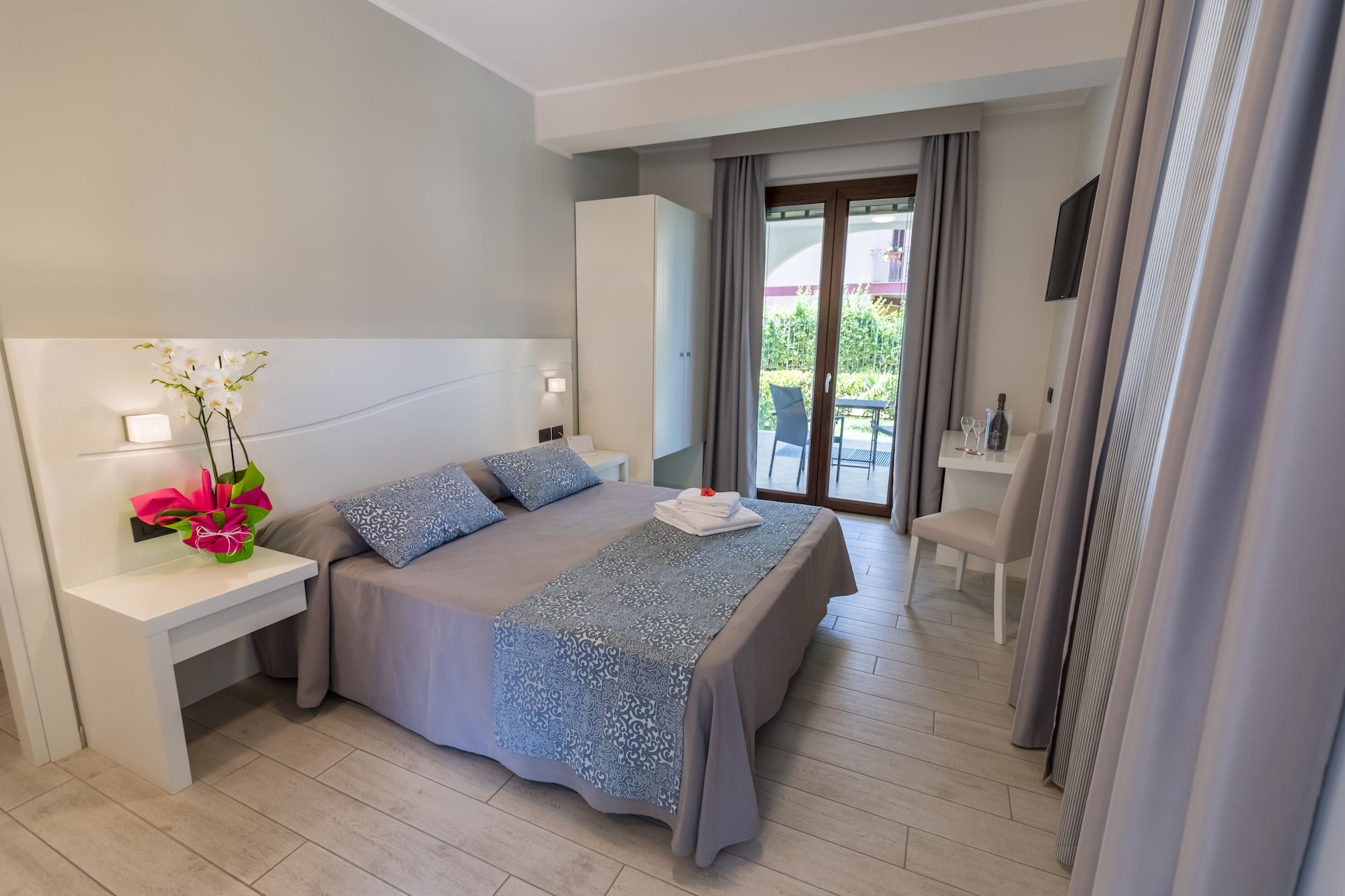 SUPERIOR, DOUBLE BED