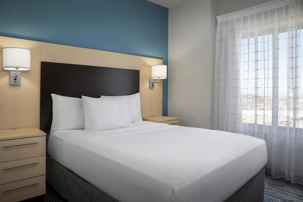 1 BEDROOM, SUITE