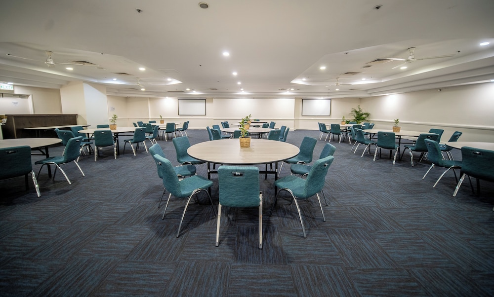 Rydges Esplanade Resort 57/68