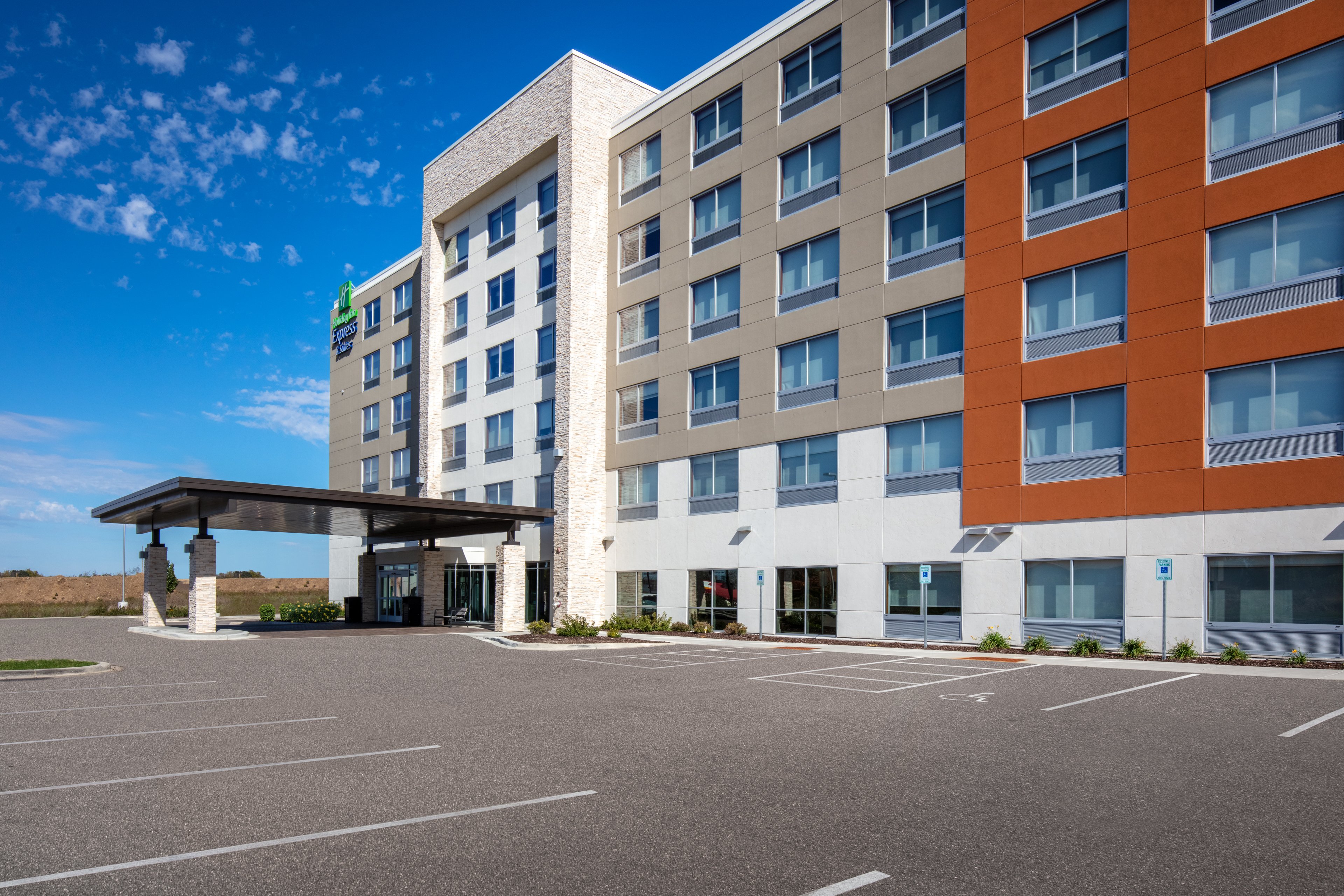 Holiday Inn Express & Suites Beloit 34/38