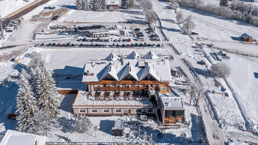 X Alp Hotel 3/64