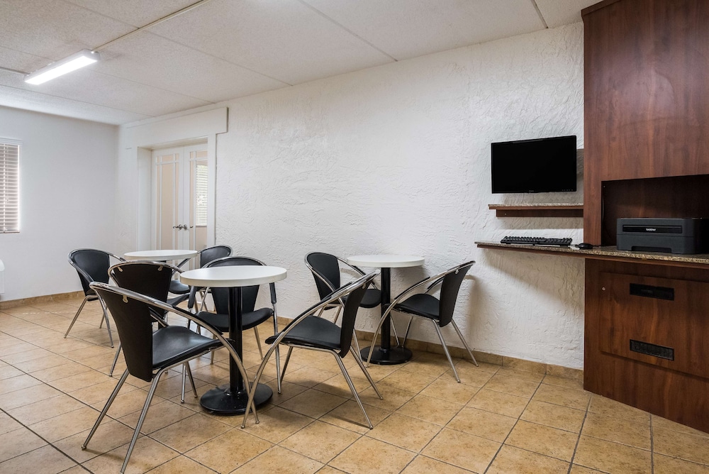 Motel6 Prospect Heights, IL 32/39