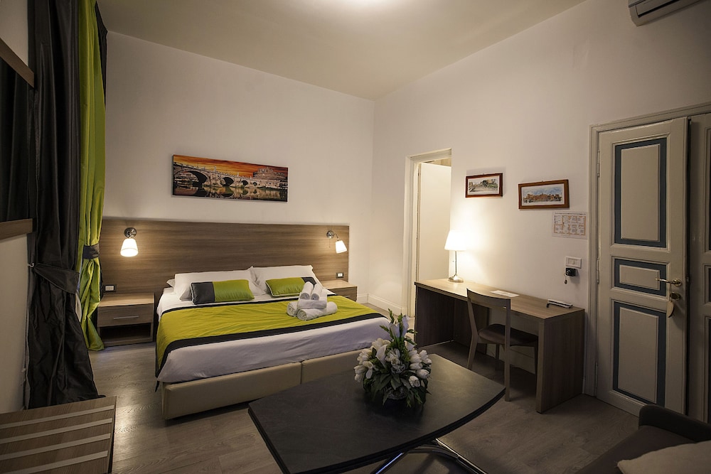 Roman Holidays 49/66