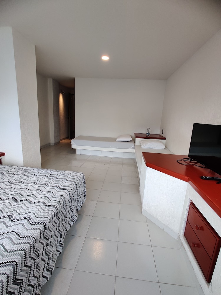 Hotel Aristos Acapulco 12/50