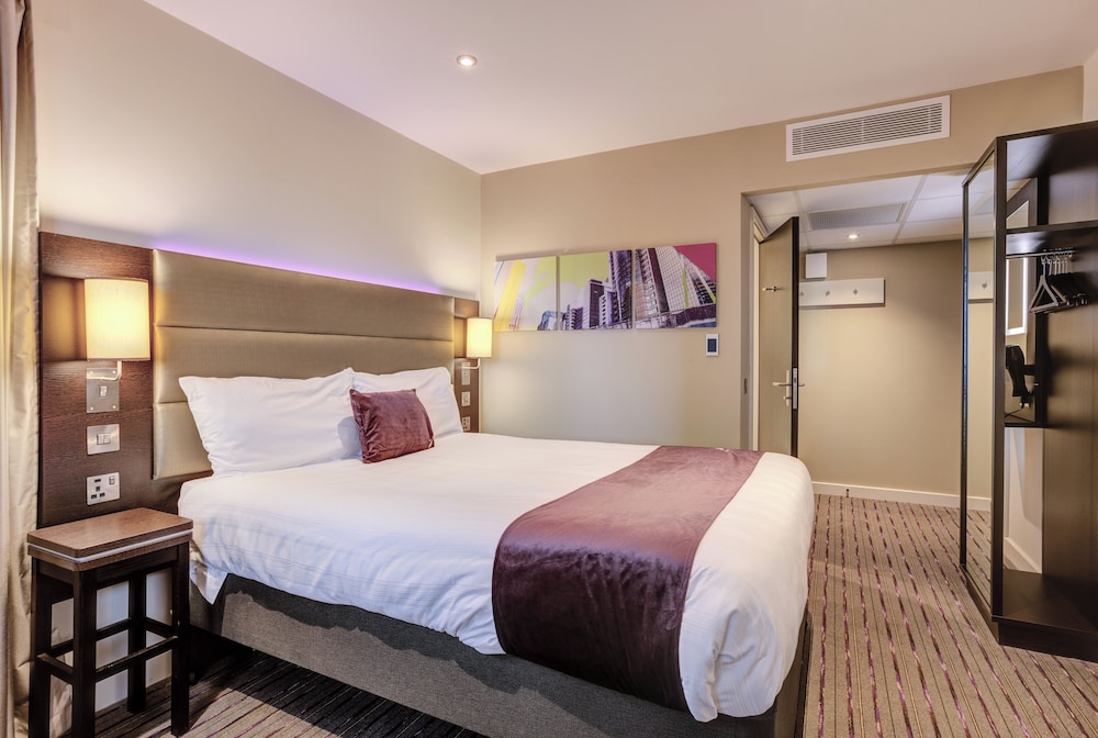 Premier Inn Portsmouth Dockyard 18/51
