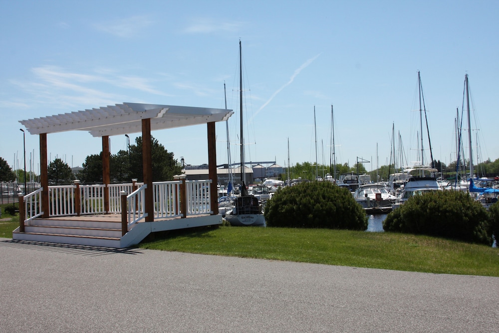 Barkers Island Inn Resort 36/48