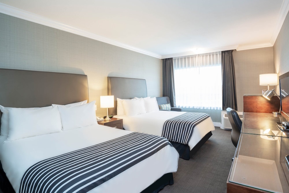 Sandman Hotel Vancouver Airport 10/38