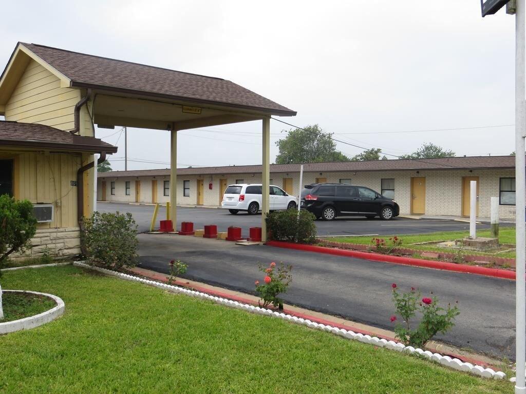 Travel Inn & Suites 22/23