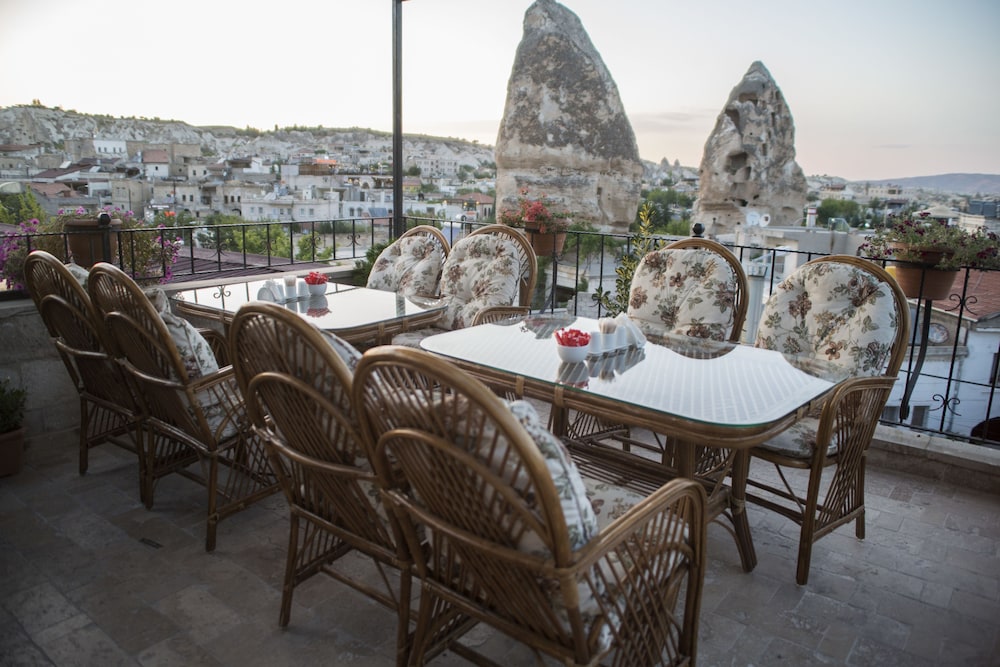 Mystic Cave House Hotel 30/50