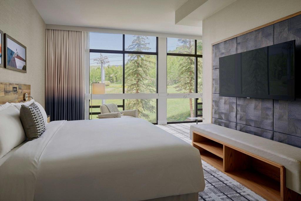 1 Bedroom, Suite, King Bed, Summit View, Sofa