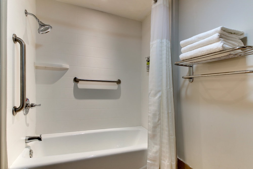 HOLIDAY INN EXPRESS PITTSTON SCRANTON AIRPORT 23/54