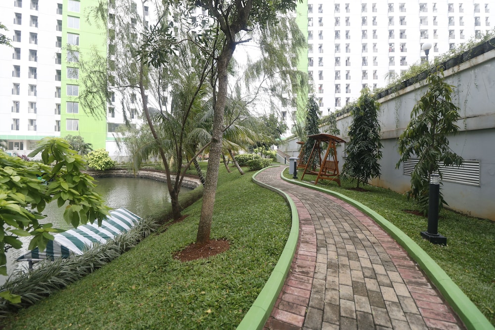 RedDoorz Apartment @ Green Lake View Ciputat 16/18