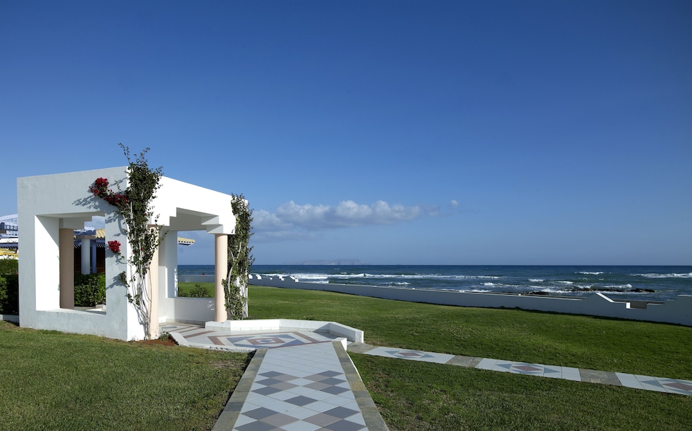 Oya Beach 69/73