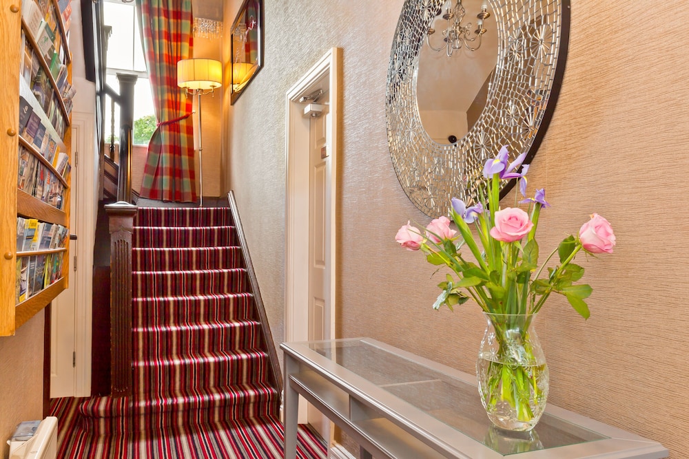 Bowness Bay Suites 2/31
