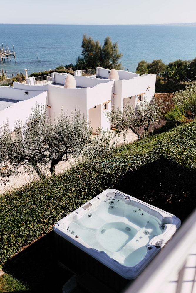 Baia Delphis Resort 31/59