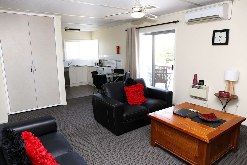 Westwood Motor Inn 33/50