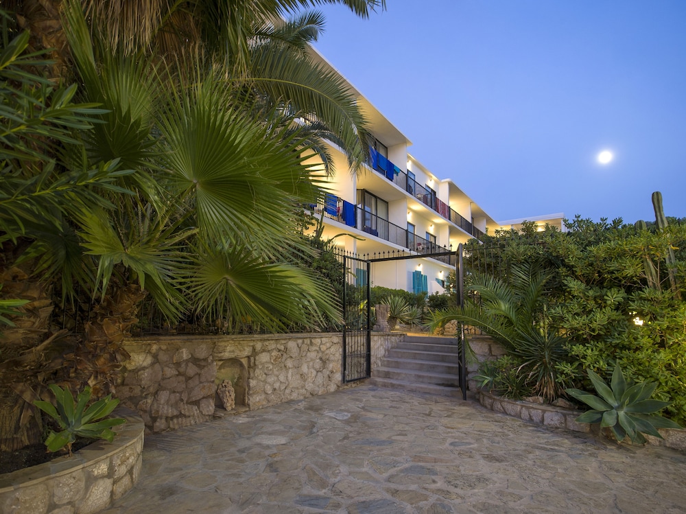 Osiris Ibiza Hotel 64/69