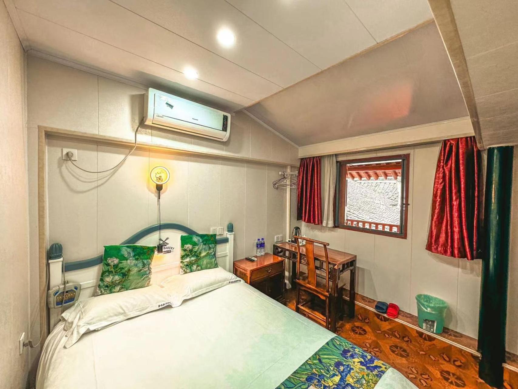 Semi Room, Single, Semi Double Bed
