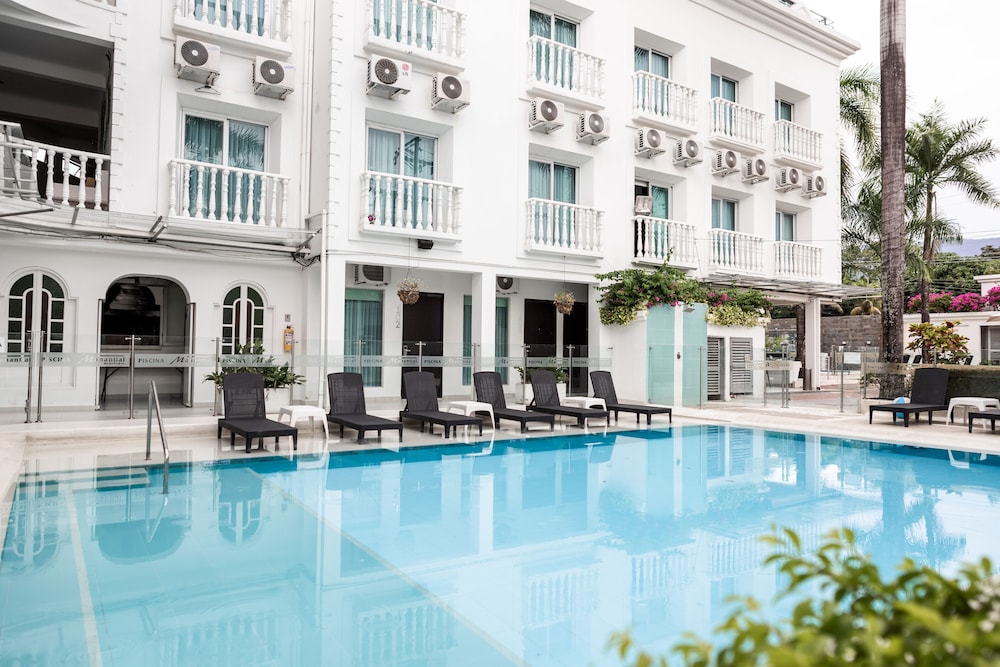 Hotel Manantial 6/68